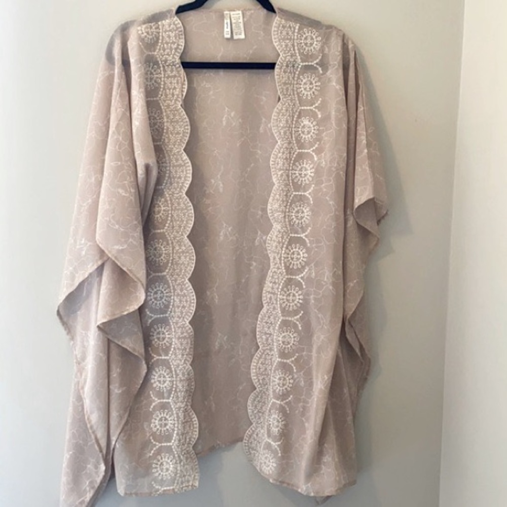 NWT Japna Kimono Top with Eyelet Lace Trim (one size)